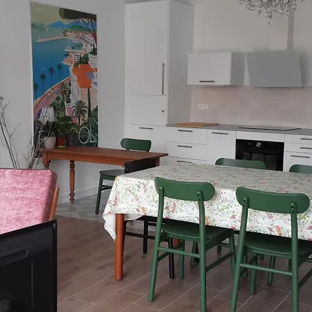 Maison Neuve Centre بيت للعطل