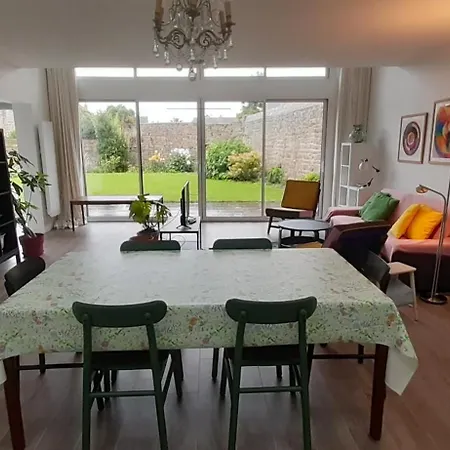 Maison Neuve Centre بيت للعطل *